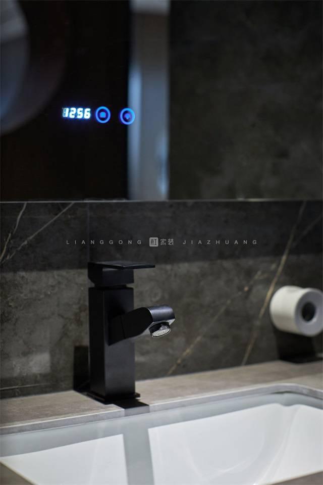 现代轻奢风格卫生间装修效果图